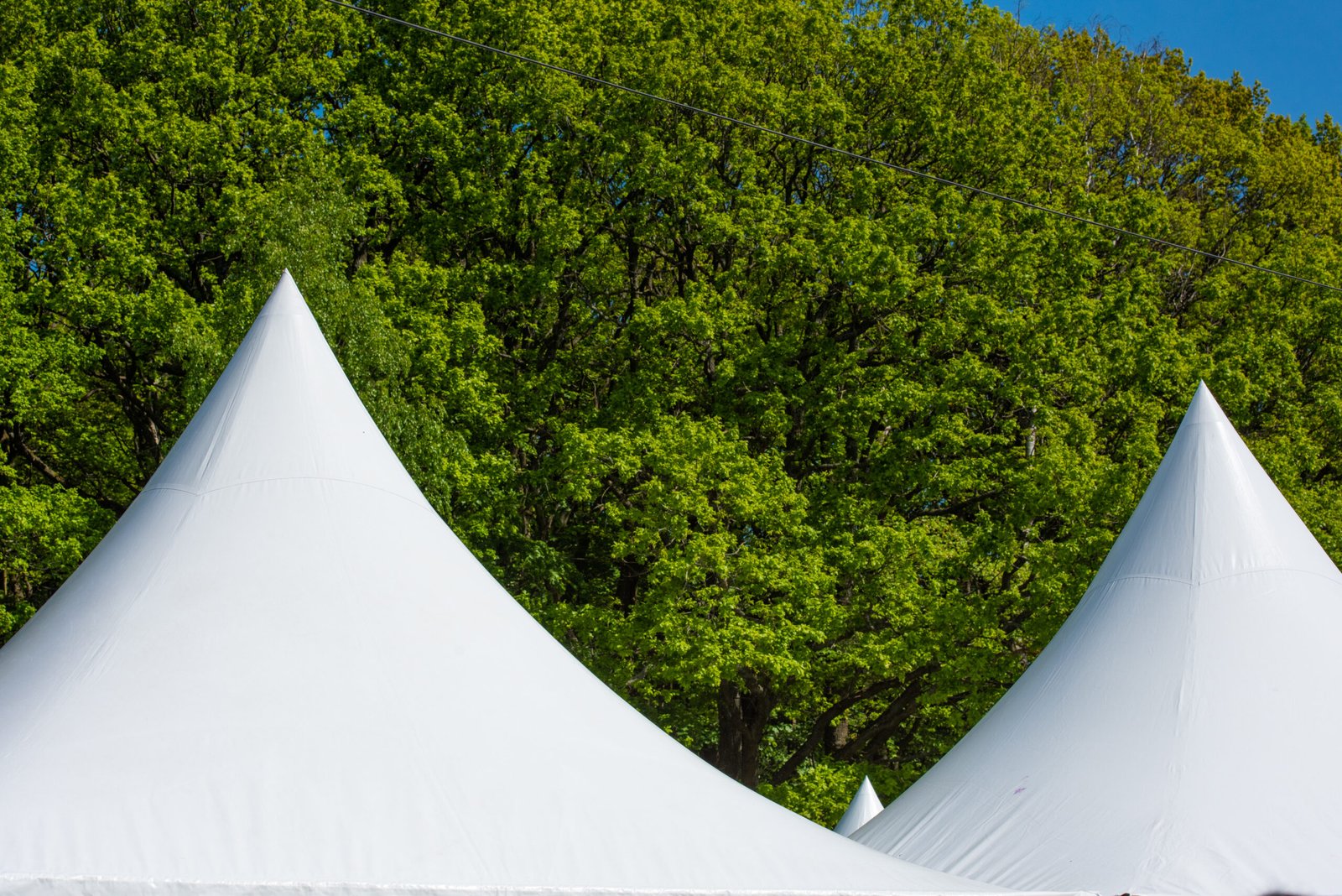 Location de chapiteaux Montérégie : comment organiser un événement haut de gamme en extérieur