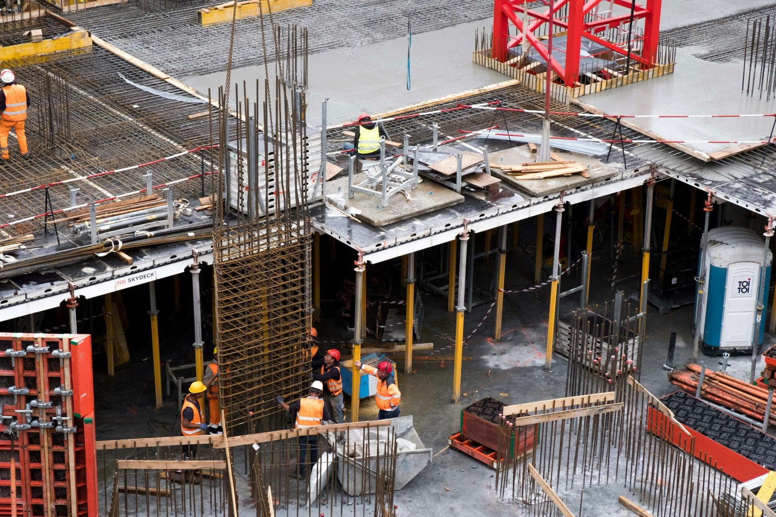 Les meilleures solutions pour travailler efficacement en hauteur sur les chantiers modernes