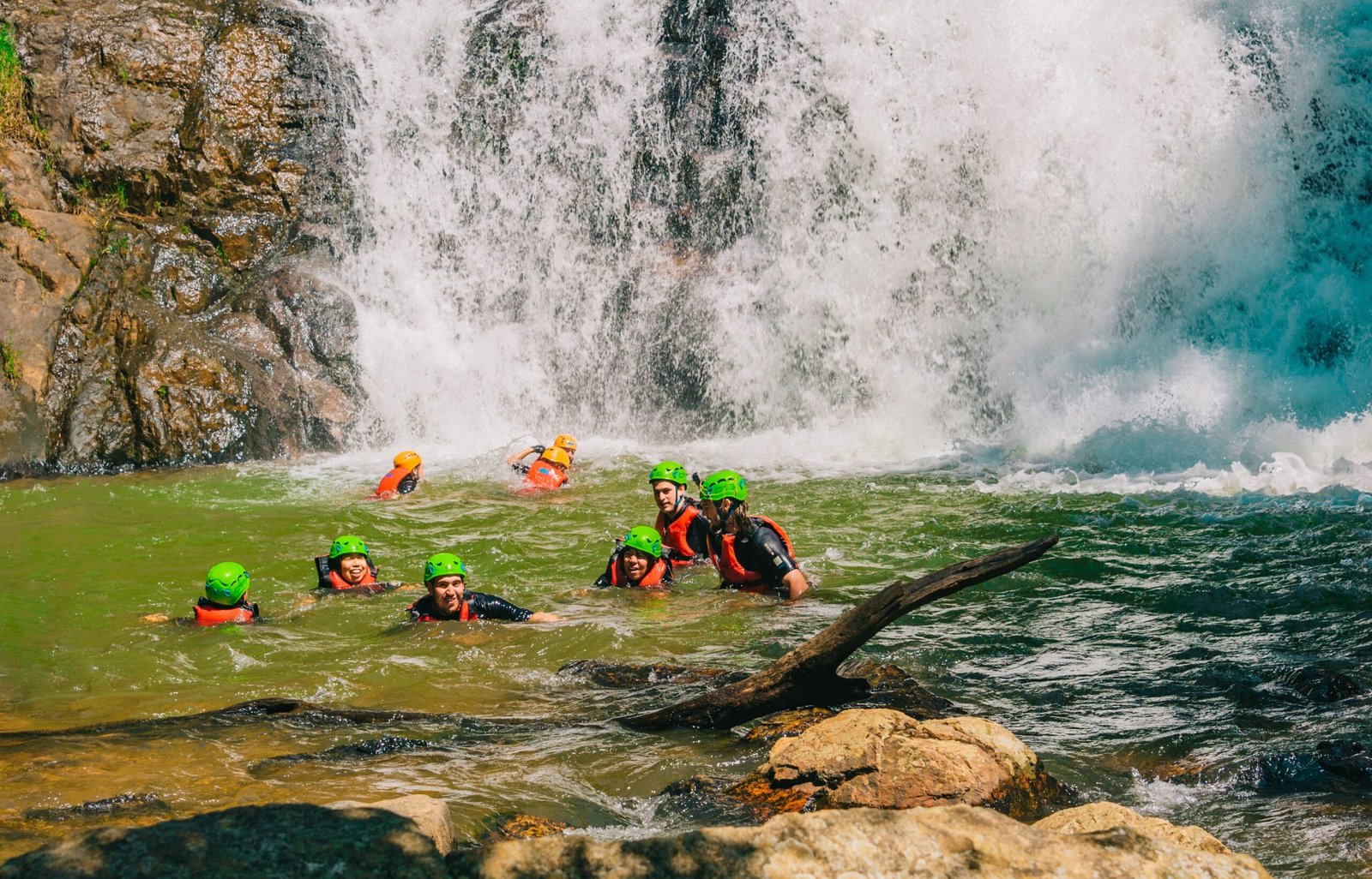 Sécurité, équipements et réglementation : le guide indispensable pour pratiquer le canyoning dans le Verdon en toute sérénité