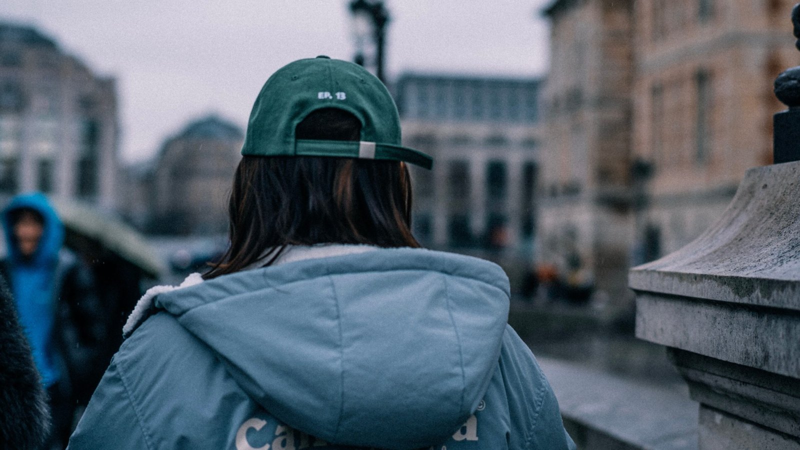 Tendances streetwear et couvre-chefs au Maroc : pourquoi le site AtlasFit redéfinit les codes du style urbain